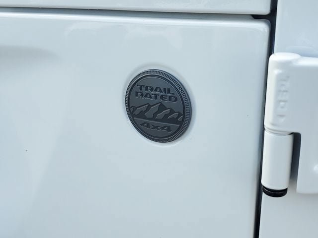 Certified 2023 Jeep Gladiator Sport AWD/4WD image 13