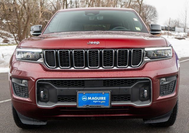Used 2023 Jeep Grand Cherokee Overland w/ Luxury Tech Group IV AWD/4WD image 3