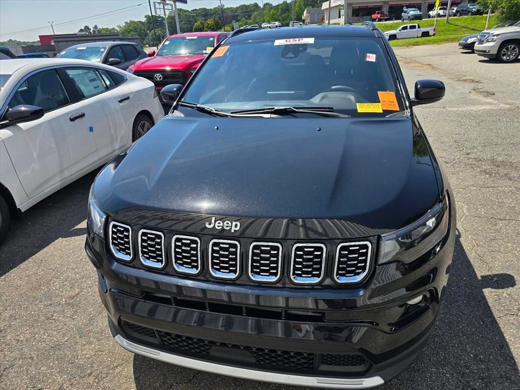 Used 2025 Jeep Compass Limited AWD/4WD image 8