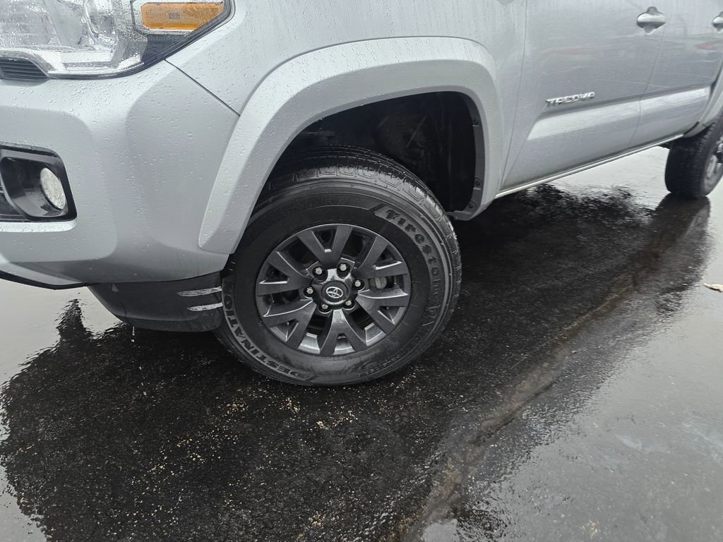 Certified 2023 Toyota Tacoma SR5 AWD/4WD image 2