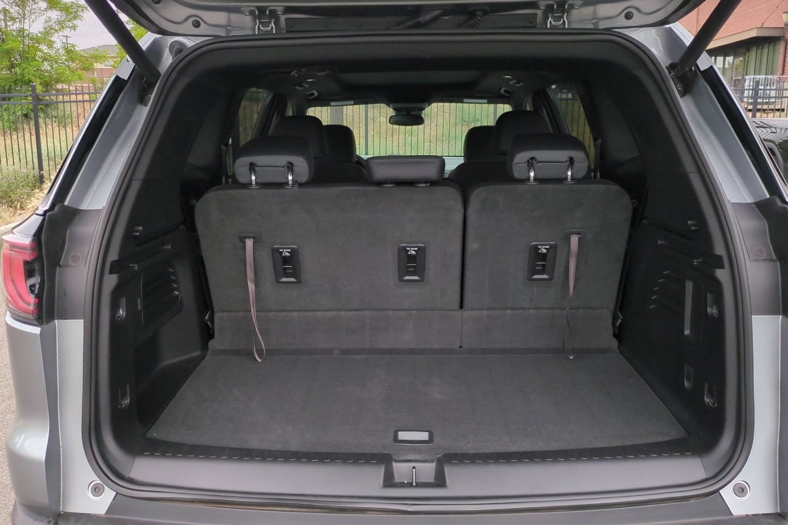 Used 2025 GMC Acadia AT4 w/ Luxury Package AWD/4WD image 16