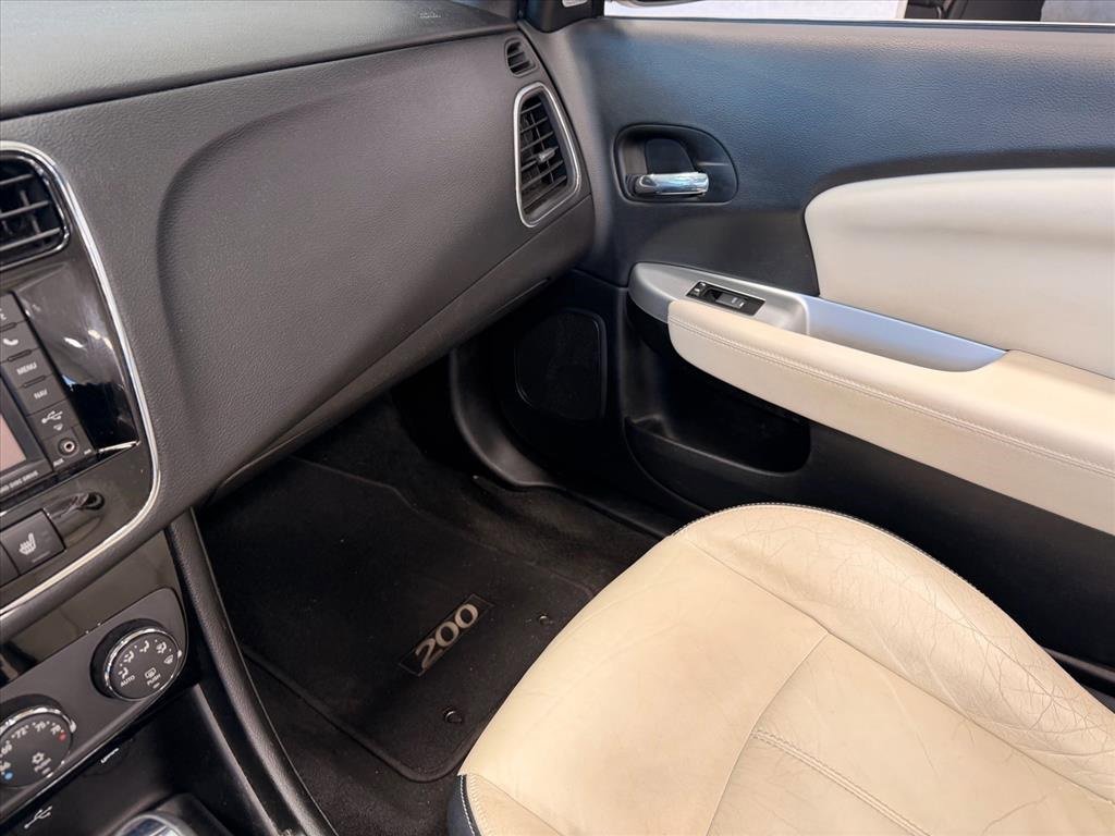 Used 2013 Chrysler 200 Limited image 27