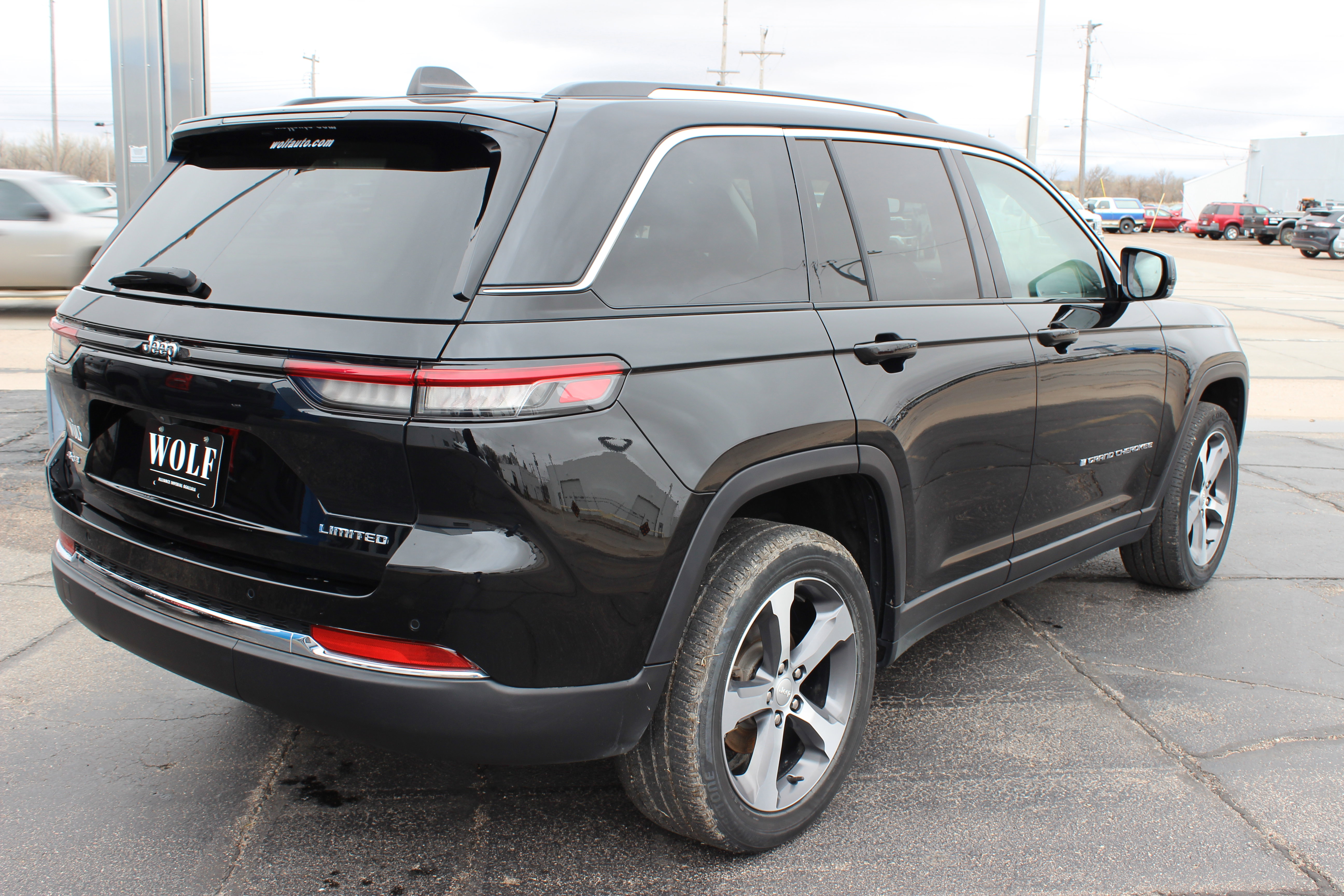 Used 2023 Jeep Grand Cherokee Limited image 3