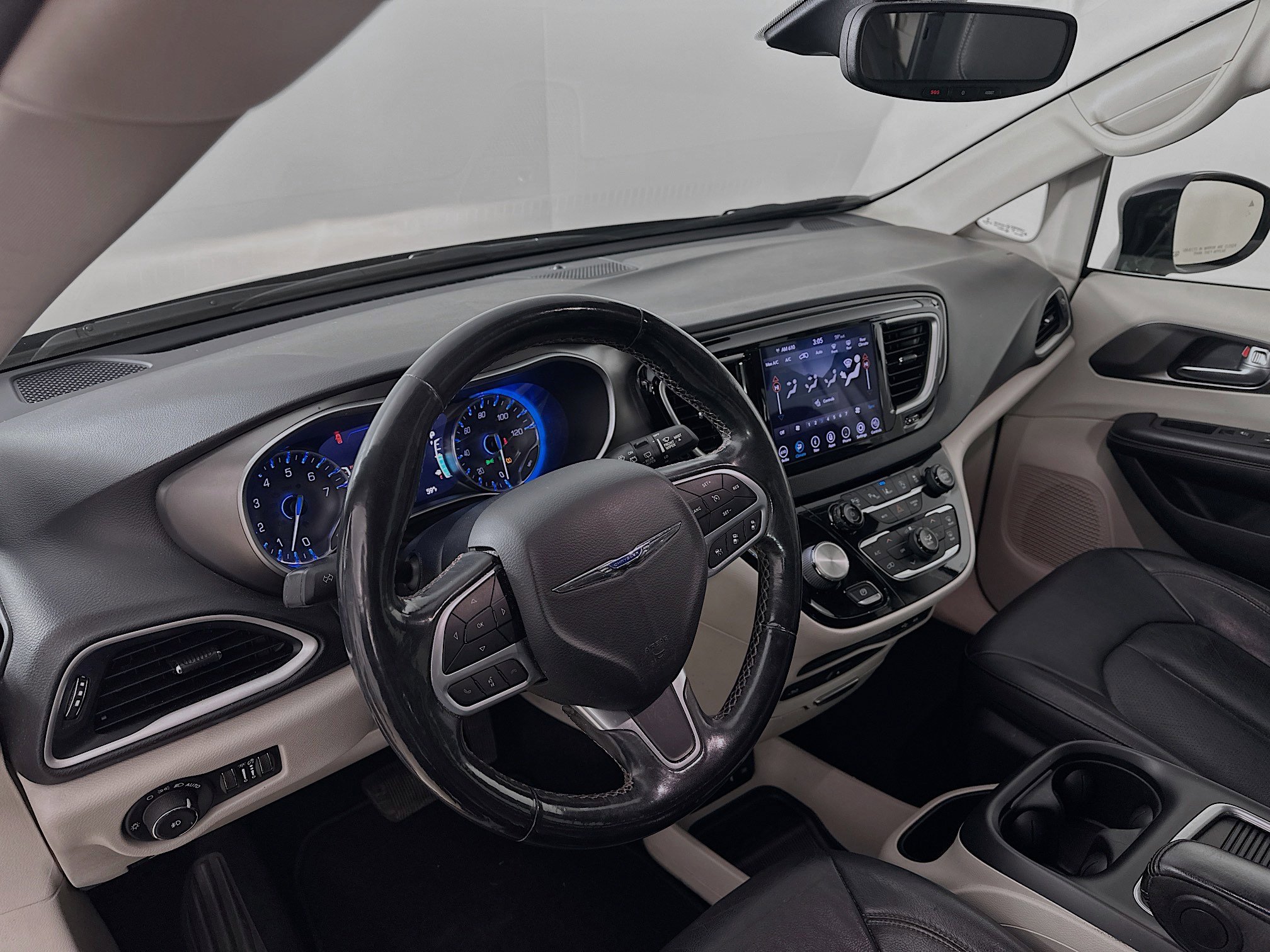 Used 2020 Chrysler Pacifica Touring-L Plus w/ Tire & Wheel Group image 9