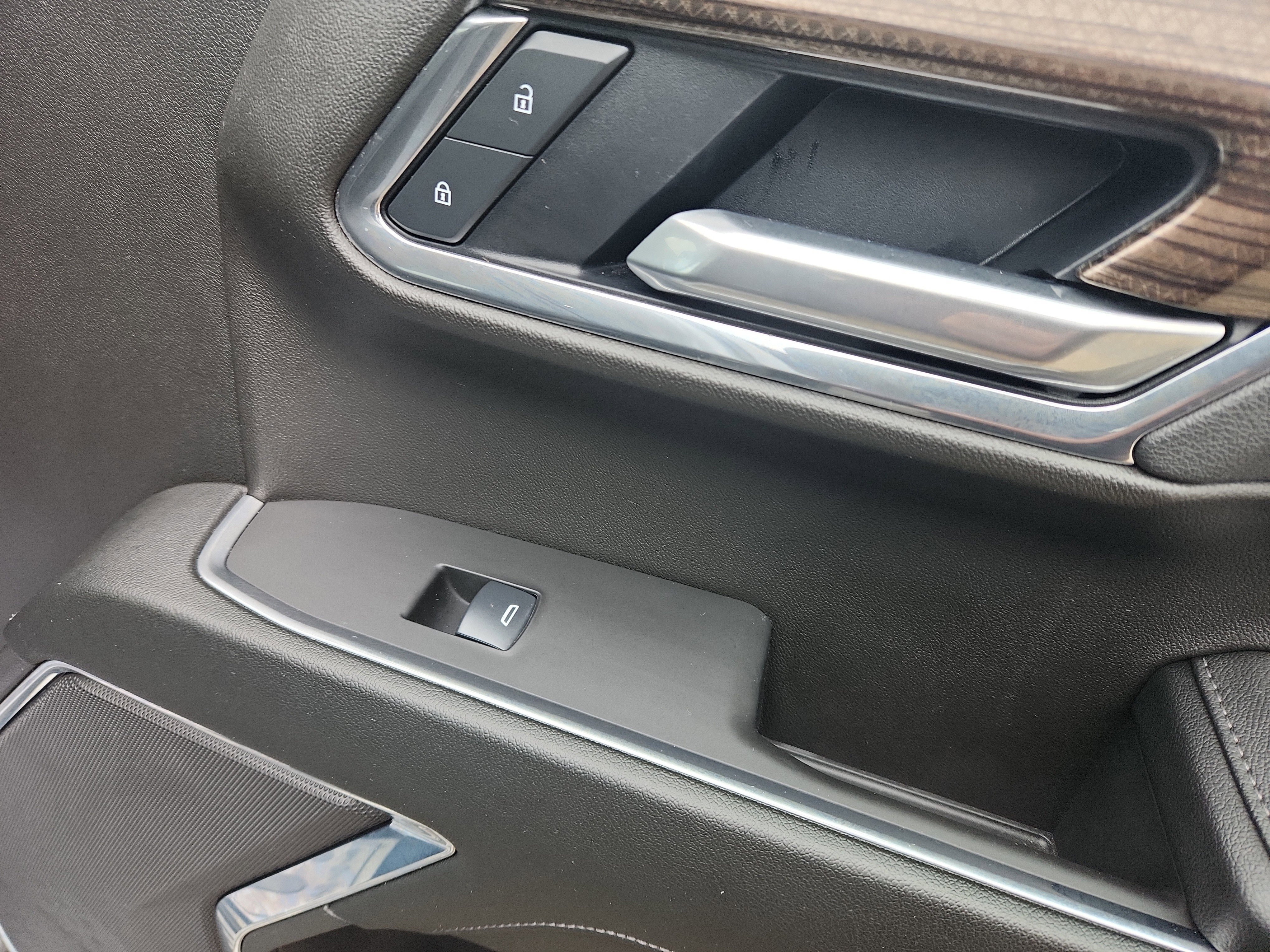 Used 2025 Chevrolet Silverado 1500 LT image 45