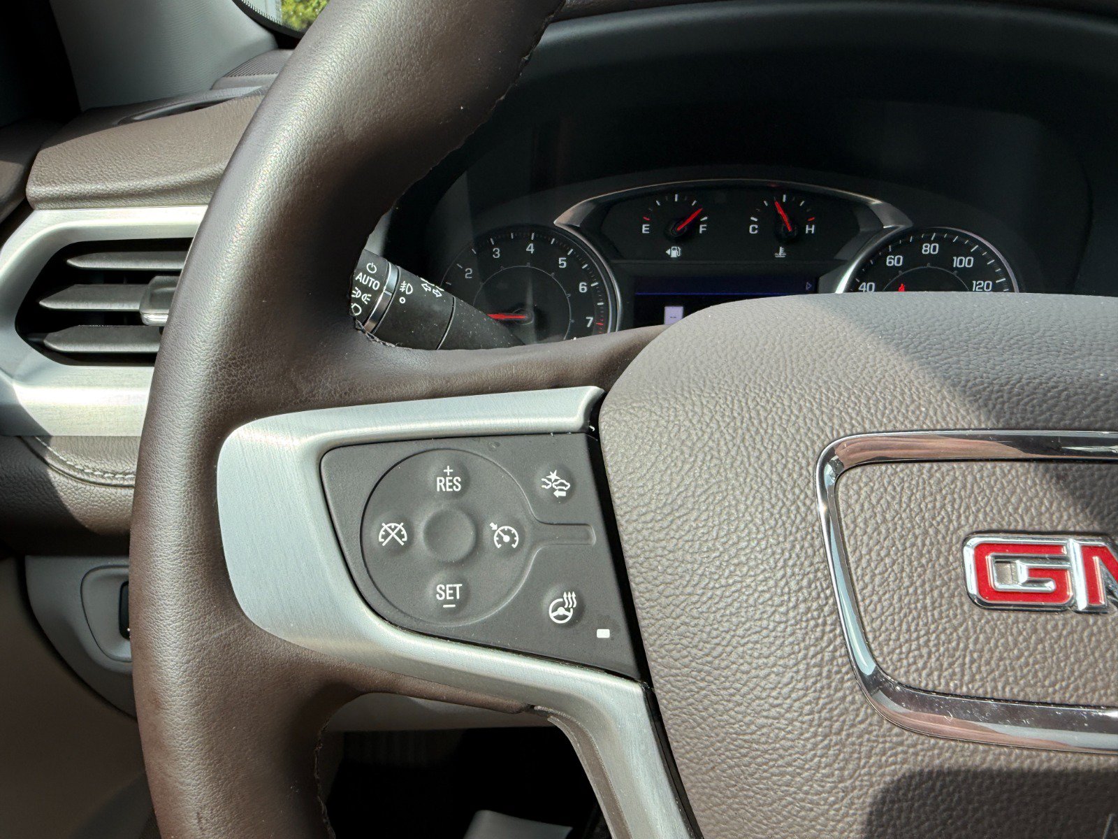 Used 2023 GMC Acadia SLT w/ Preferred Package AWD/4WD image 29
