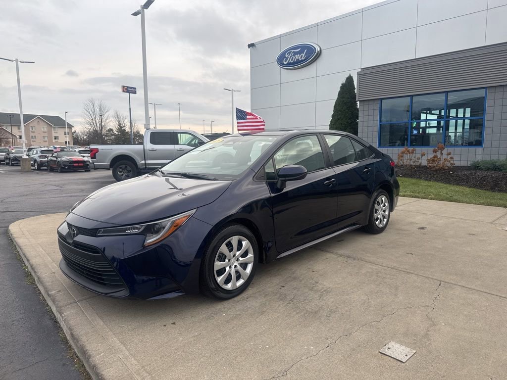 Used 2025 Toyota Corolla LE image 2