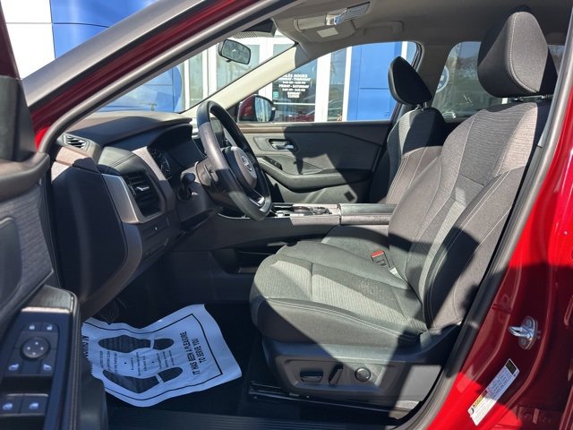 Used 2023 Nissan Rogue SV image 11