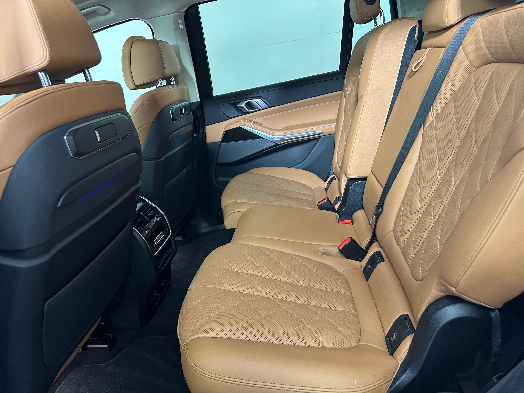 Used 2023 BMW X7 xDrive40i w/ Premium Package image 37