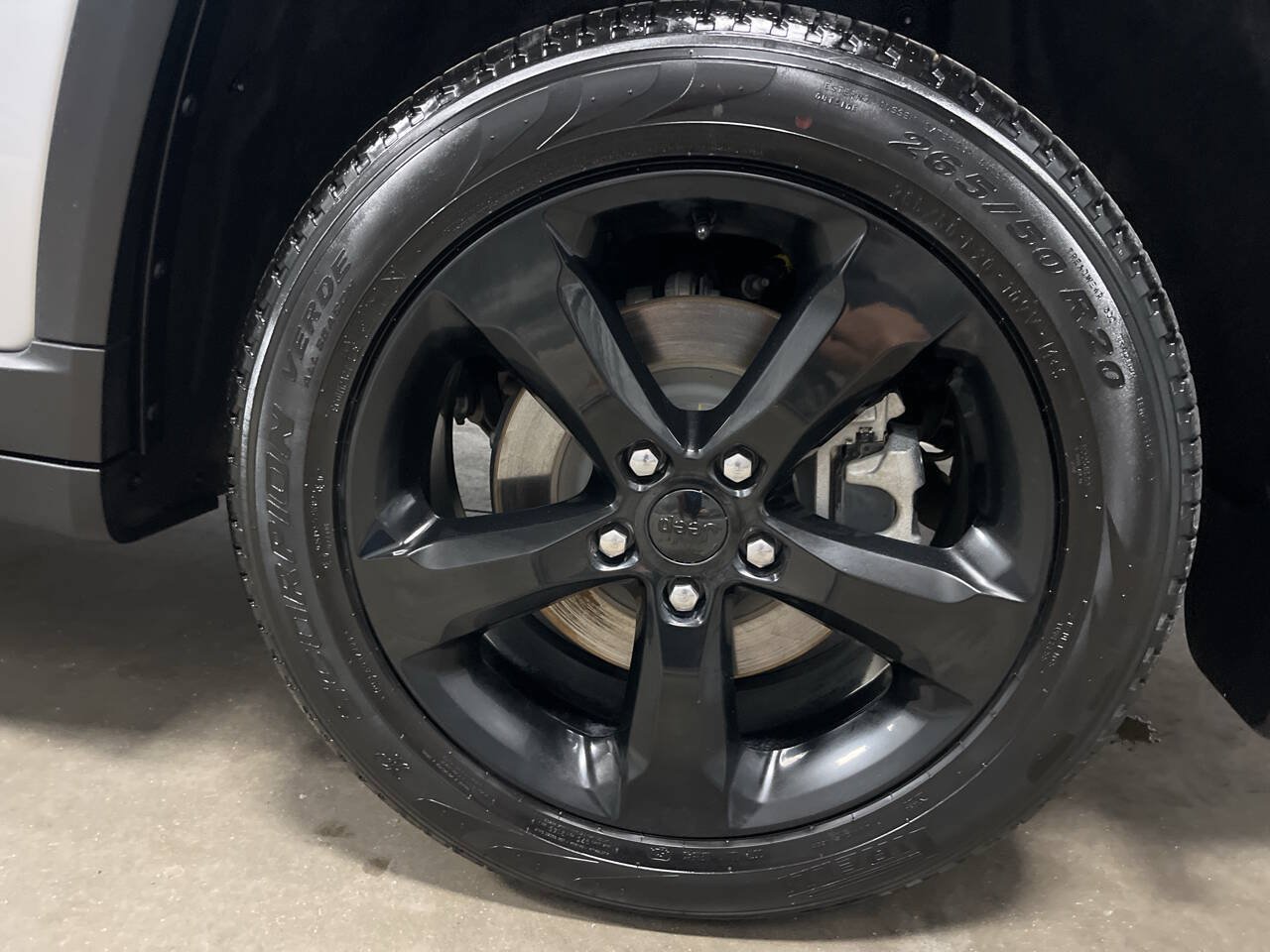 Used 2025 Jeep Grand Cherokee L Limited w/ Black Appearance Package AWD/4WD image 9
