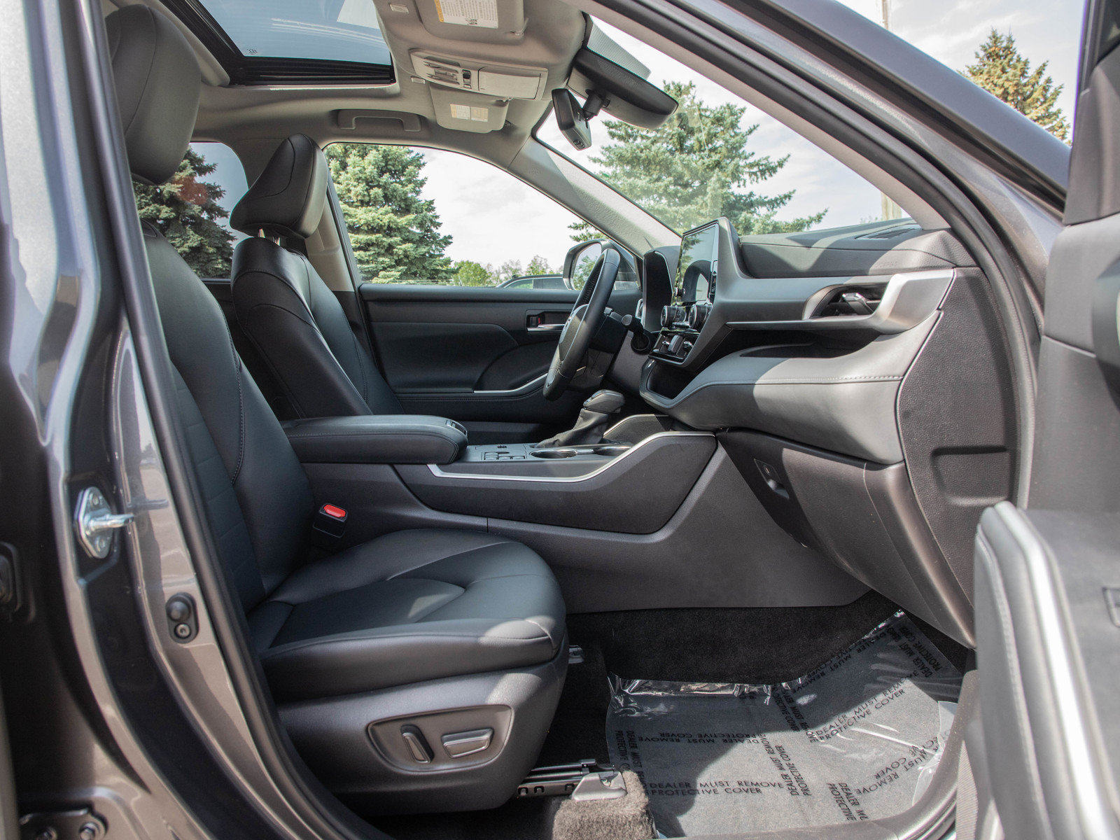 Used 2025 Toyota Highlander XLE AWD/4WD image 13