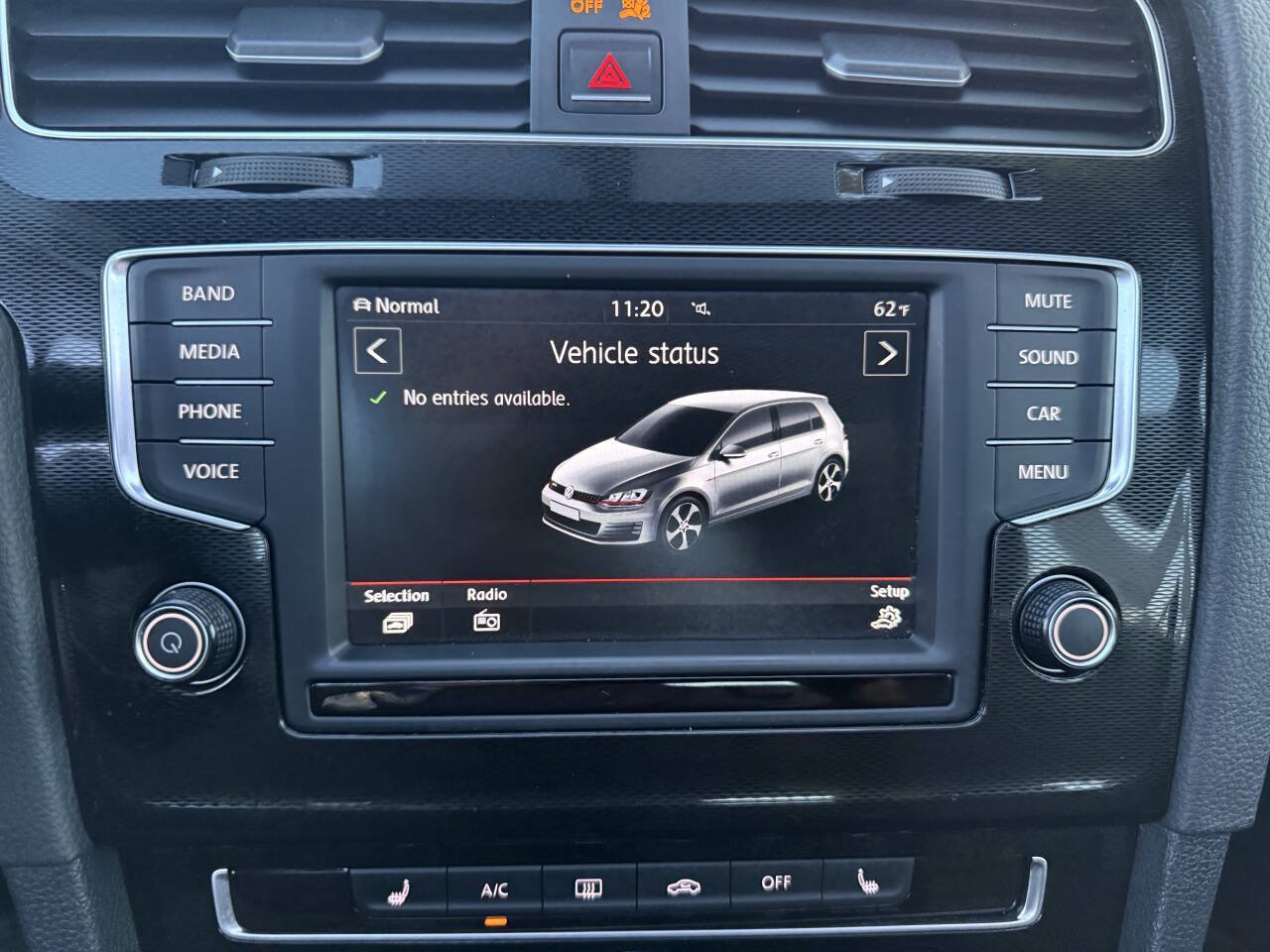 Used 2017 Volkswagen GTI SE FWD image 19