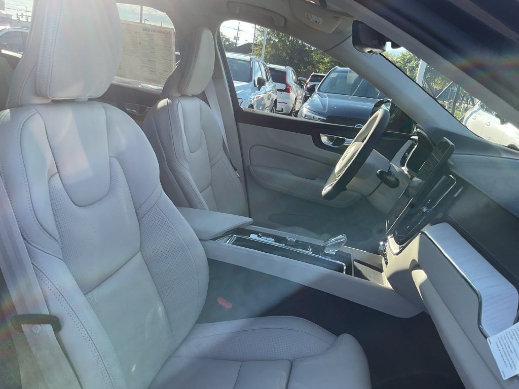 New 2027 Volvo XC60 B5 Ultra AWD/4WD image 18