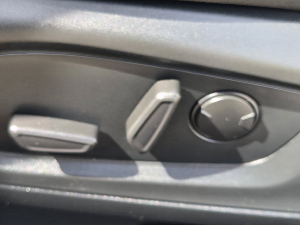 Used 2023 Ford Explorer XLT RWD image 27