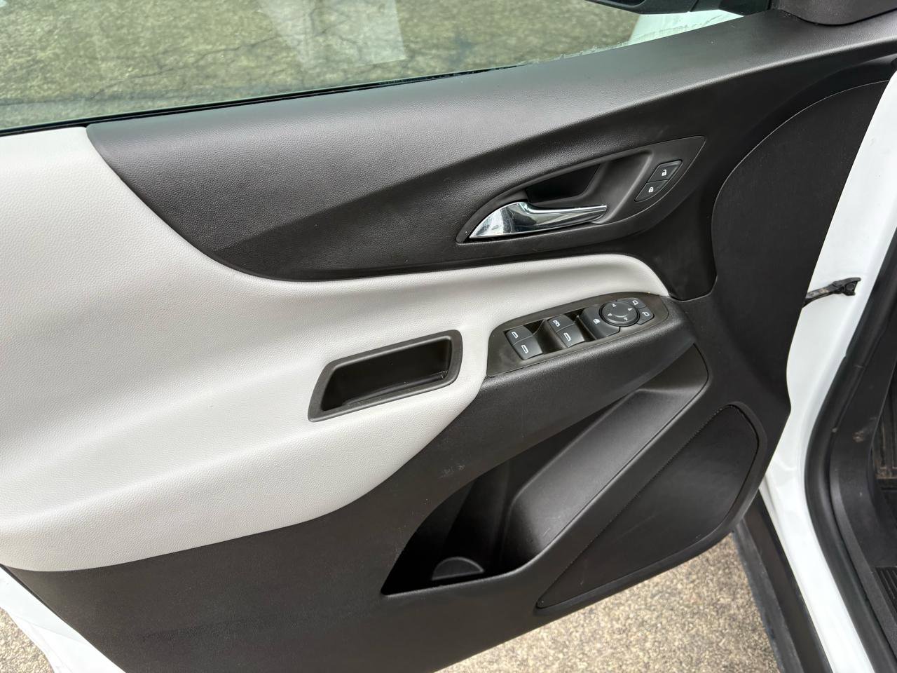 Used 2024 Chevrolet Equinox LS w/ LS Convenience Package image 10