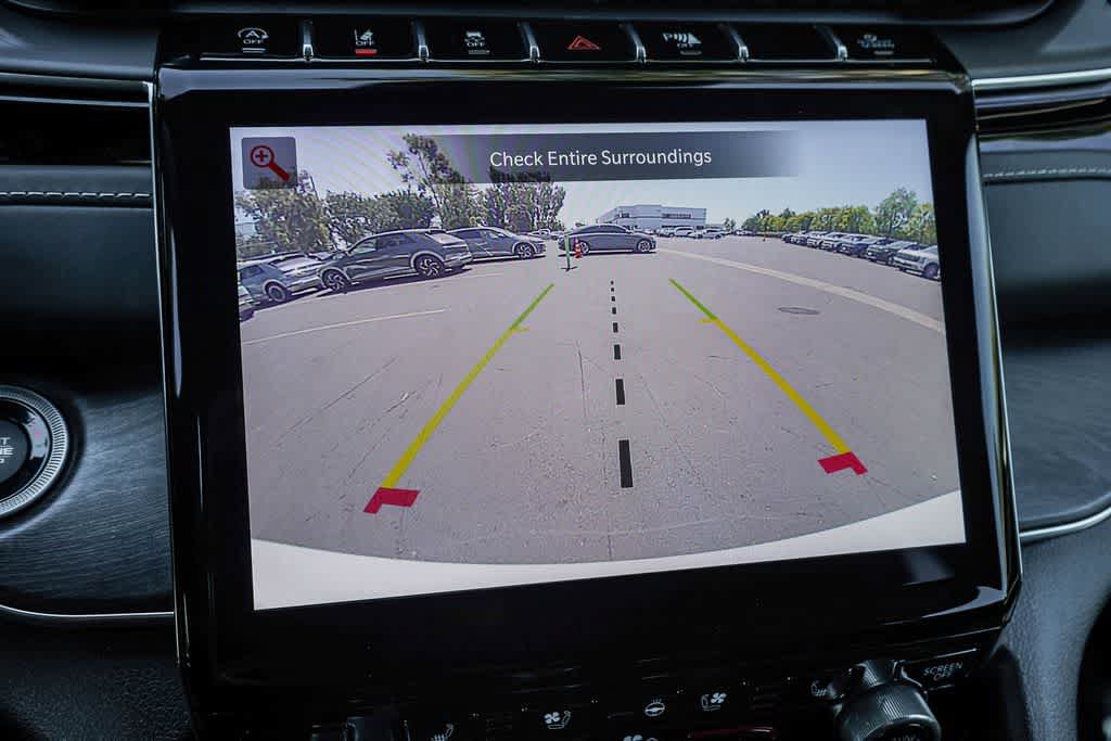 Used 2022 Jeep Grand Cherokee Overland w/ Luxury Tech Group IV AWD/4WD image 26