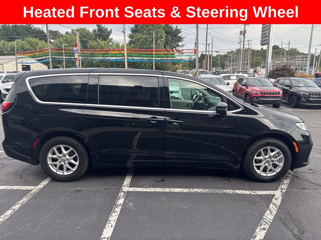 Used 2024 Chrysler Pacifica Touring-L FWD image 1