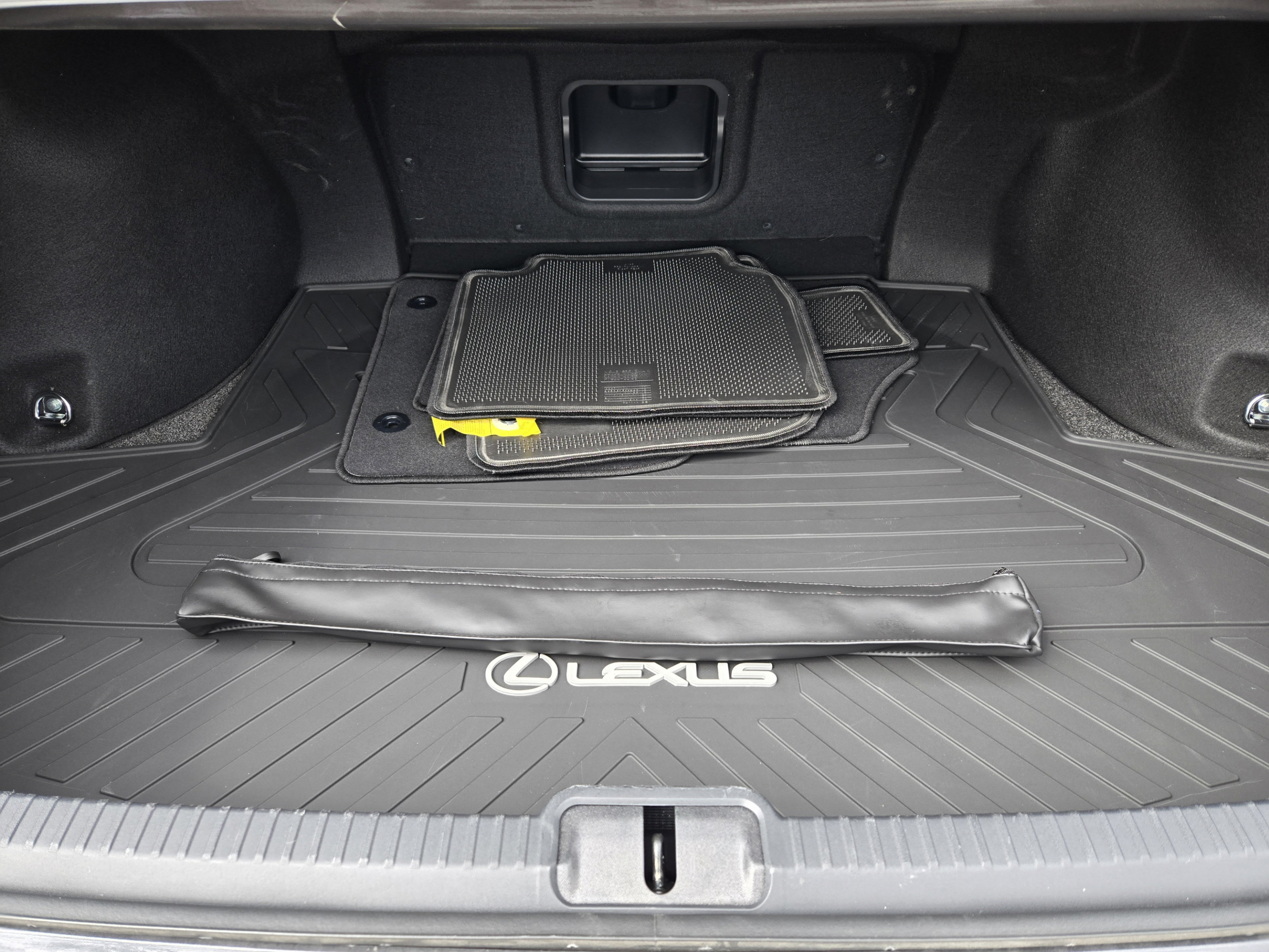 Used 2025 Lexus ES 350 w/ Premium Package FWD image 32