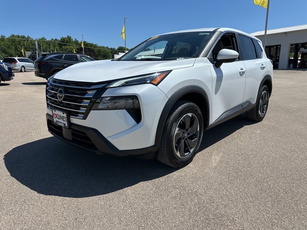 Used 2024 Nissan Rogue SV image 16