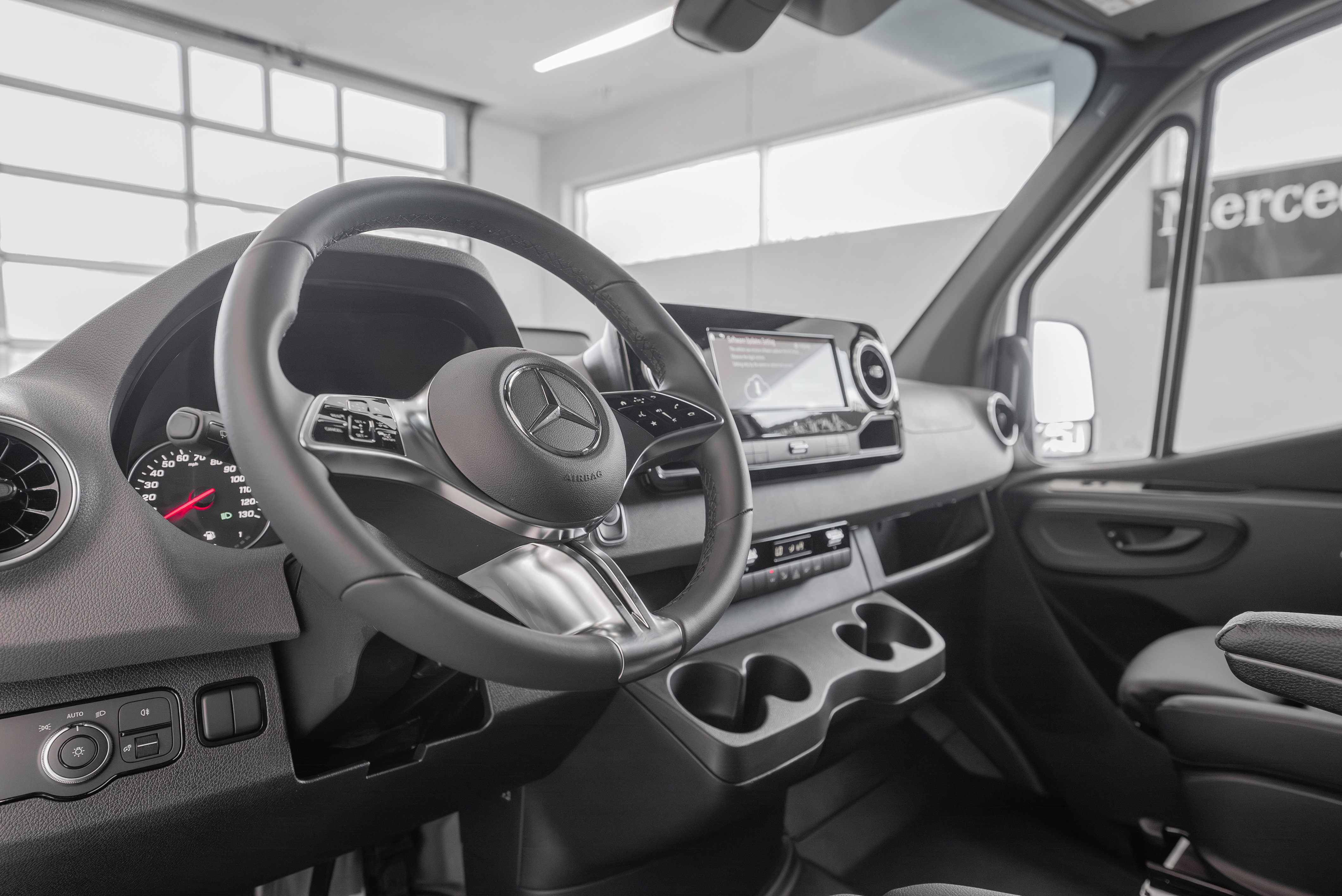 Used 2025 Mercedes-Benz Sprinter 2500 image 7