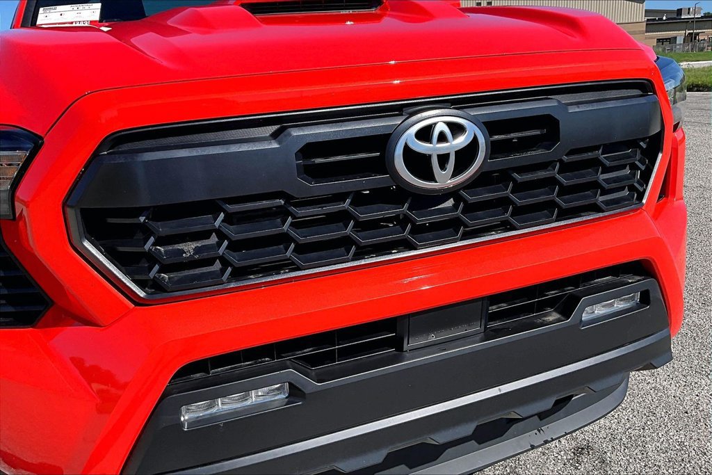 Used 2024 Toyota Tacoma TRD Sport AWD/4WD image 29