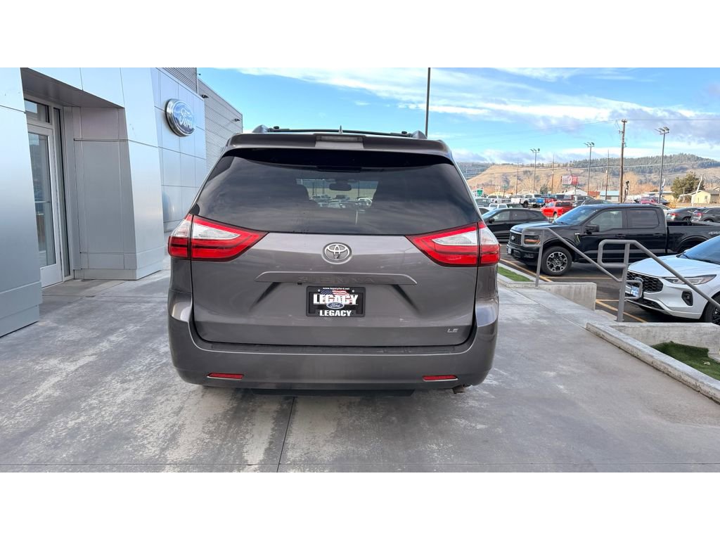 Used 2018 Toyota Sienna LE image 8