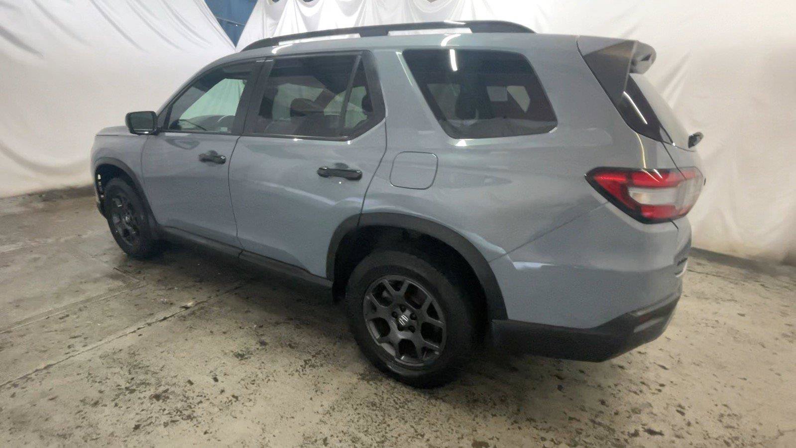 Certified 2024 Honda Pilot TrailSport image 11