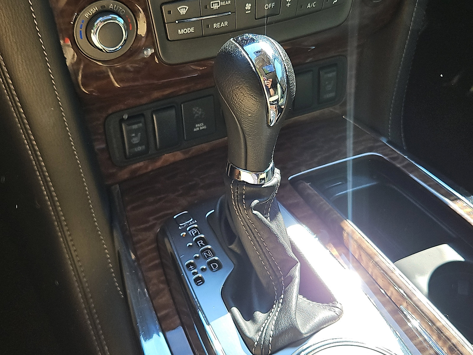 Certified 2020 Nissan Armada SL w/ Premium Package AWD/4WD image 15