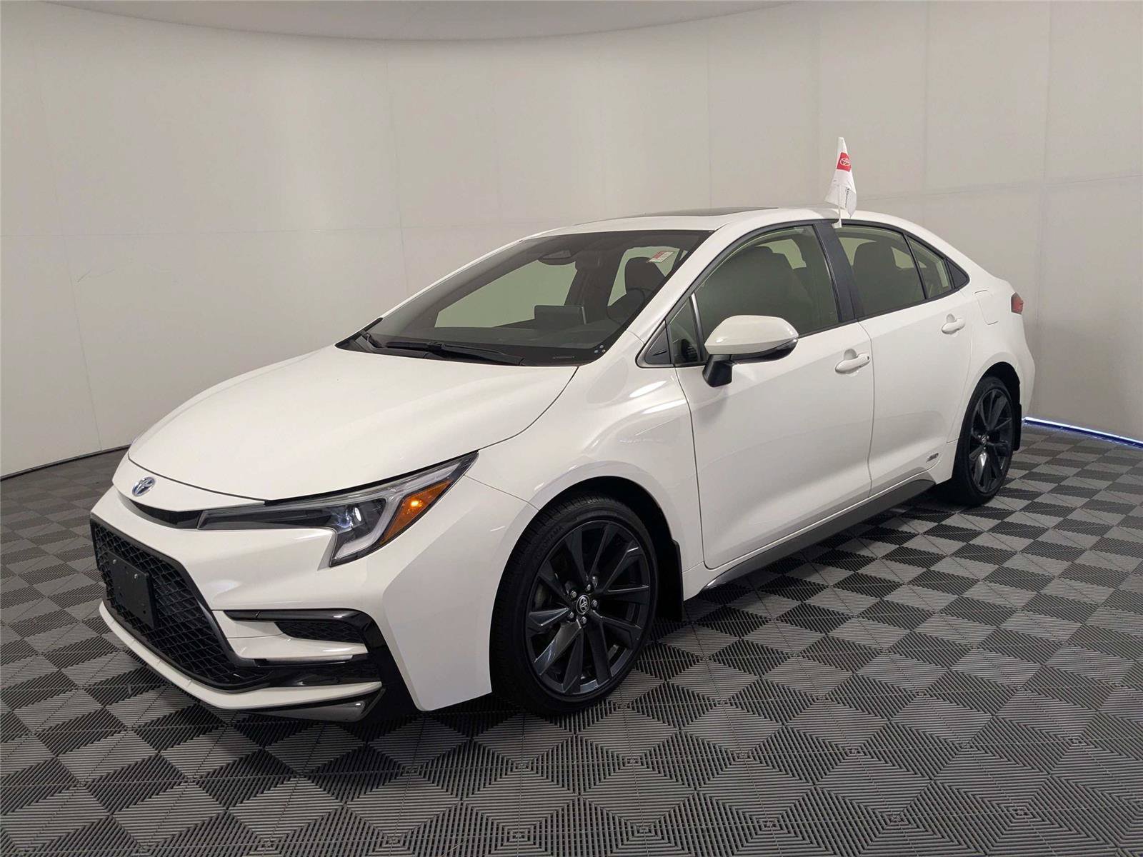 Certified 2025 Toyota Corolla SE w/ SE Premium Package AWD/4WD image 2