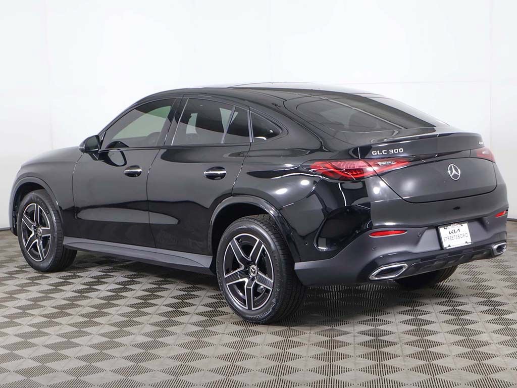 Used 2025 Mercedes-Benz GLC 300 4MATIC image 10