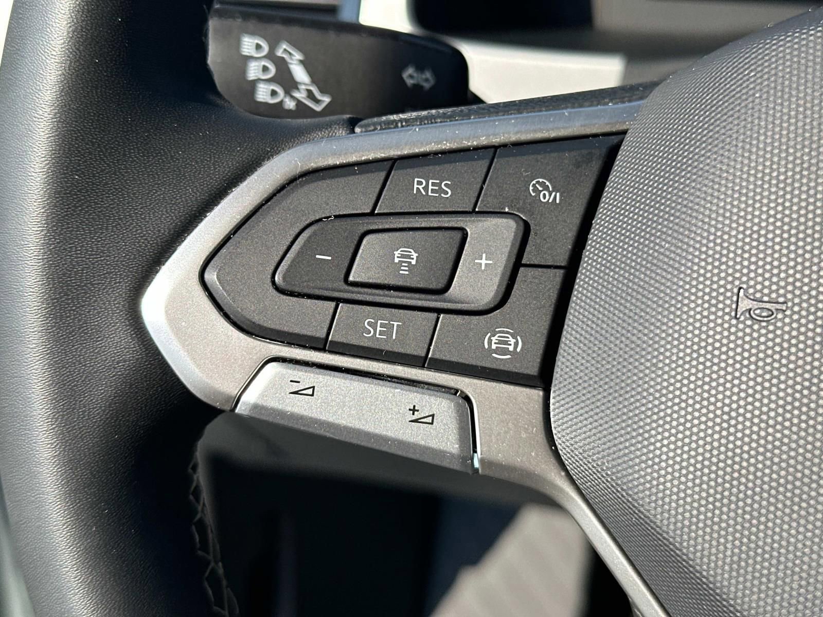 Used 2022 Volkswagen Atlas Cross Sport SE image 15