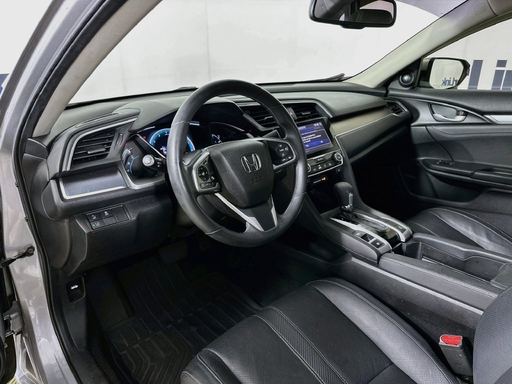 Used 2018 Honda Civic Touring image 10