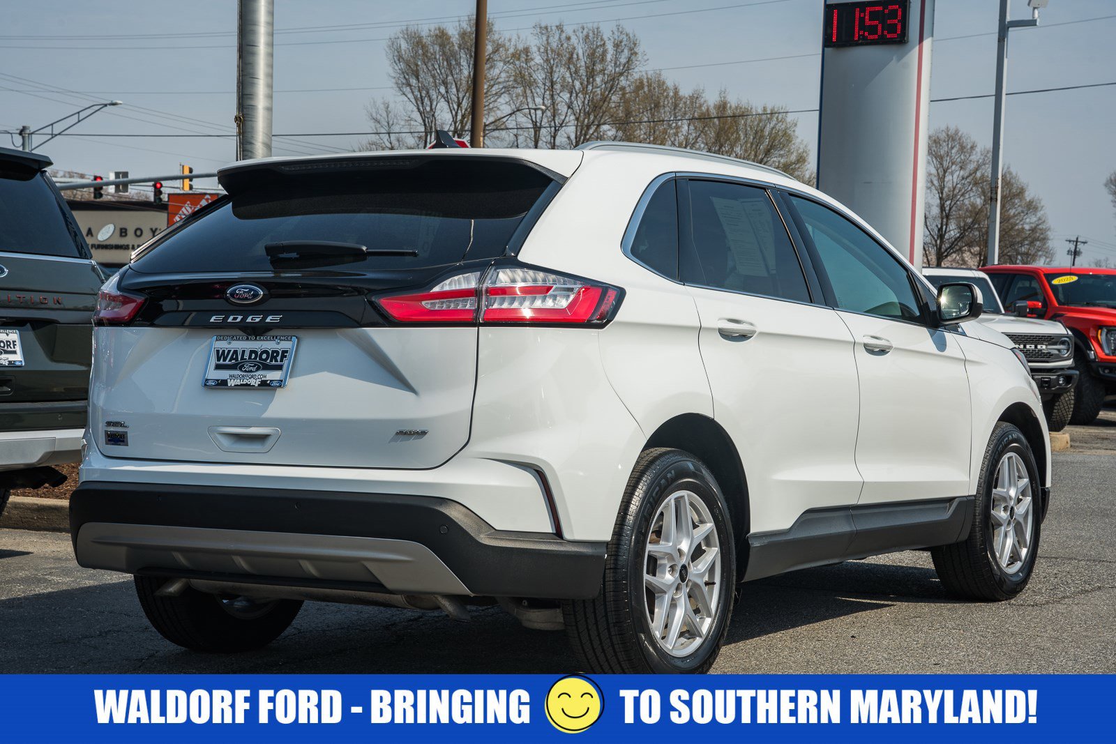 Used 2024 Ford Edge SEL w/ Convenience Package image 4
