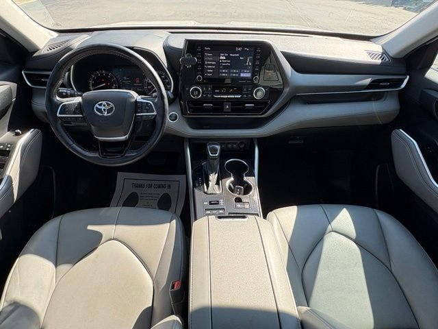 Used 2021 Toyota Highlander XLE AWD/4WD image 20