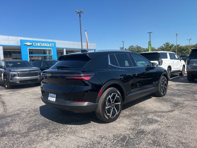 New 2026 Chevrolet Equinox EV LT image 3