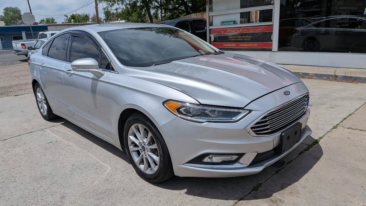 Used 2017 Ford Fusion SE FWD image 3