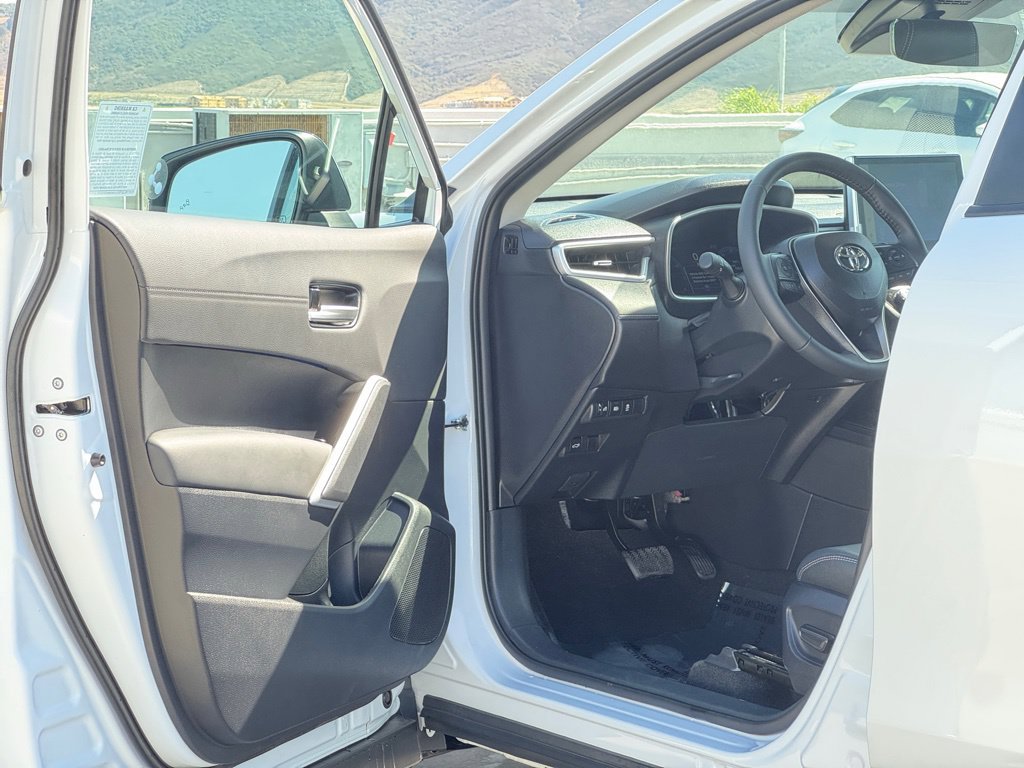 Used 2026 Toyota Corolla Cross XLE w/ Convenience Package FWD image 8