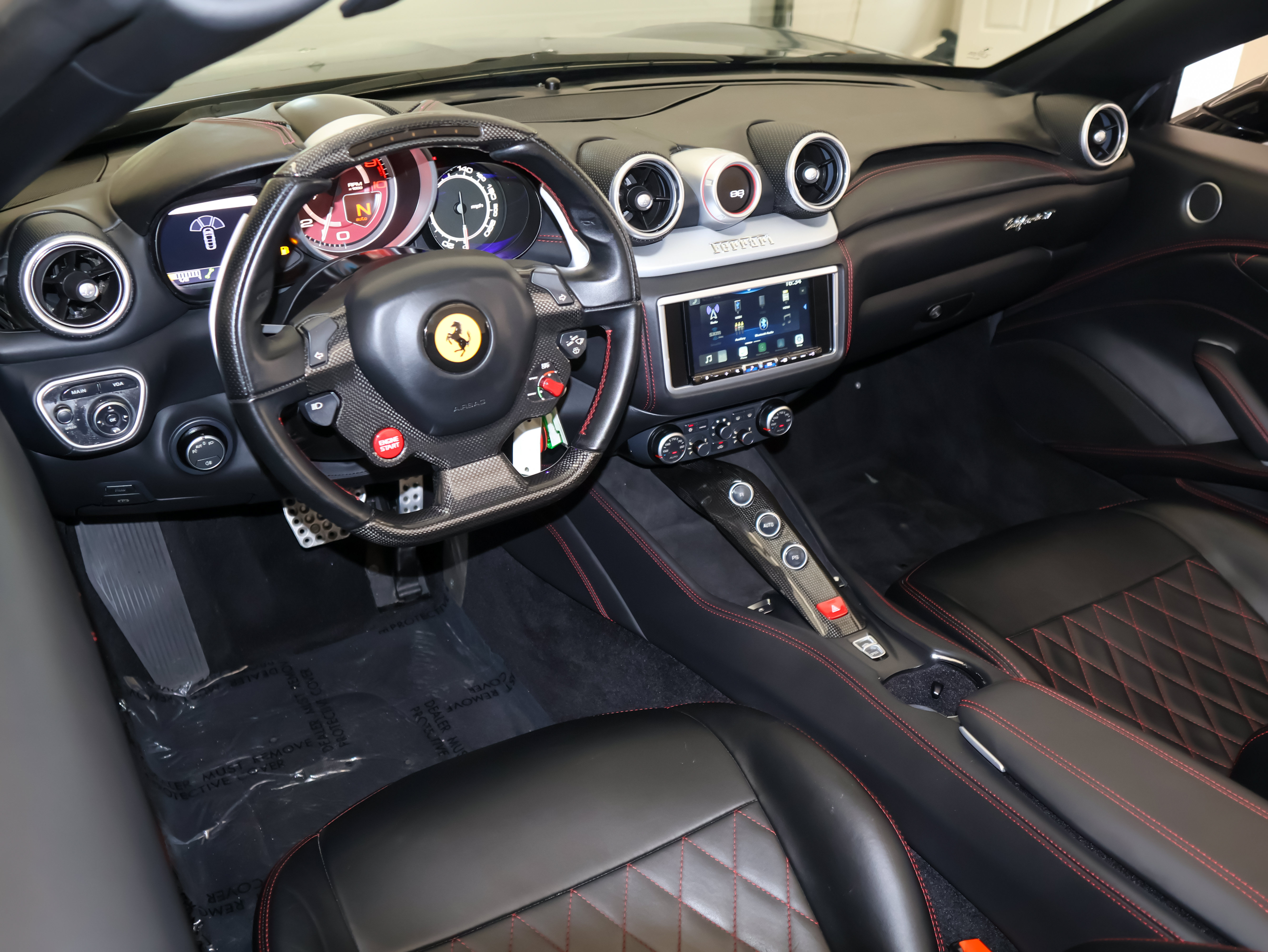 Used 2017 Ferrari California T RWD image 22