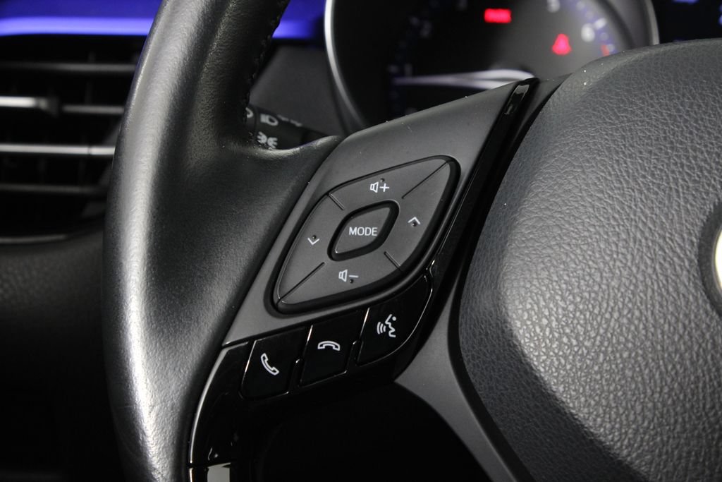 Used 2020 Toyota C-HR XLE FWD image 25