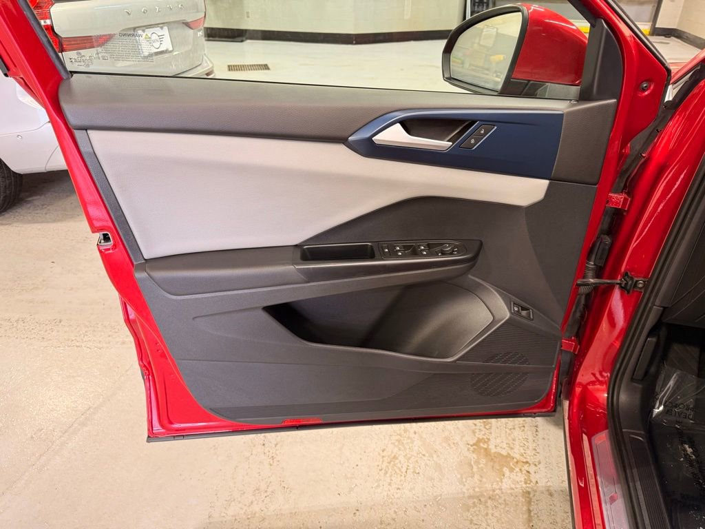 Used 2023 Volkswagen Taos SE w/ Panoramic Sunroof Package image 10