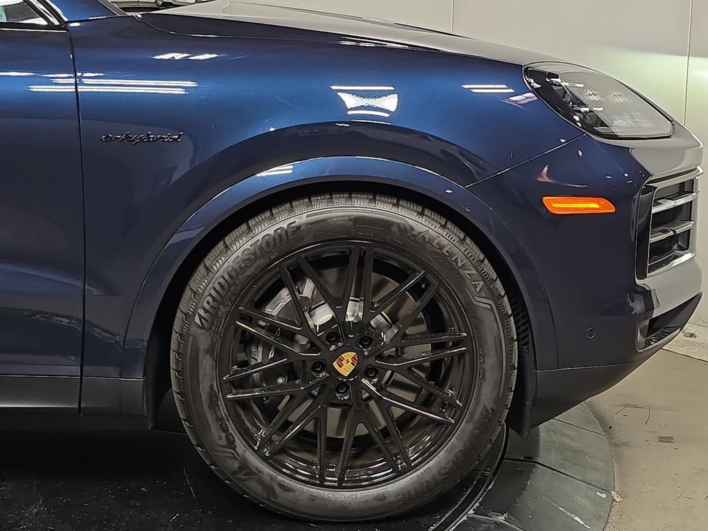 Certified 2024 Porsche Cayenne Coupe AWD/4WD image 11