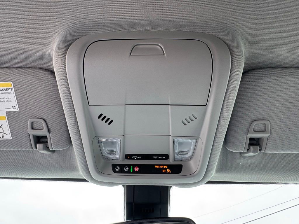 Used 2024 GMC Terrain SLE w/ Driver Convenience Package image 29