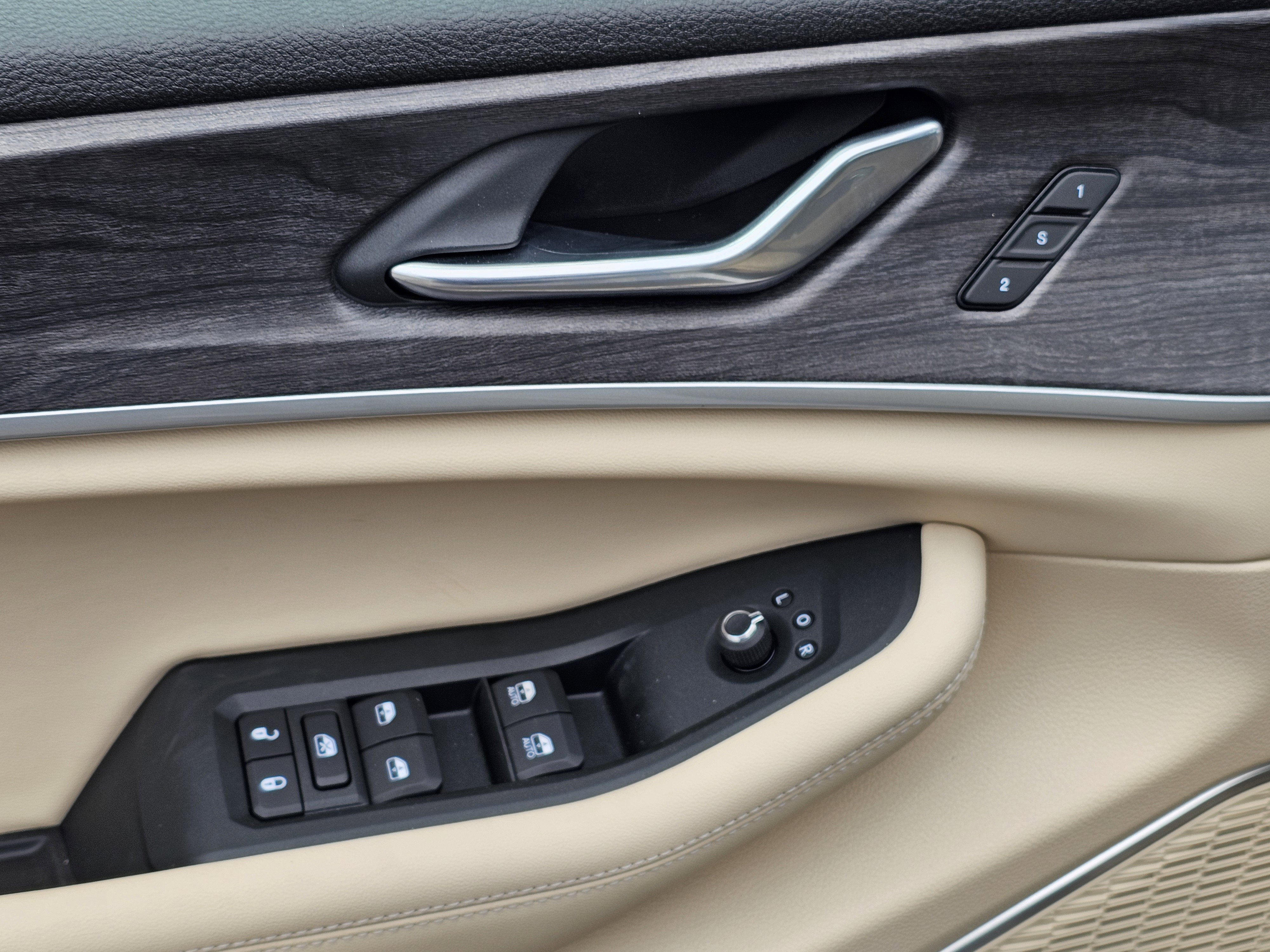 New 2025 Jeep Grand Cherokee Limited w/ Luxury Tech Group II image 14