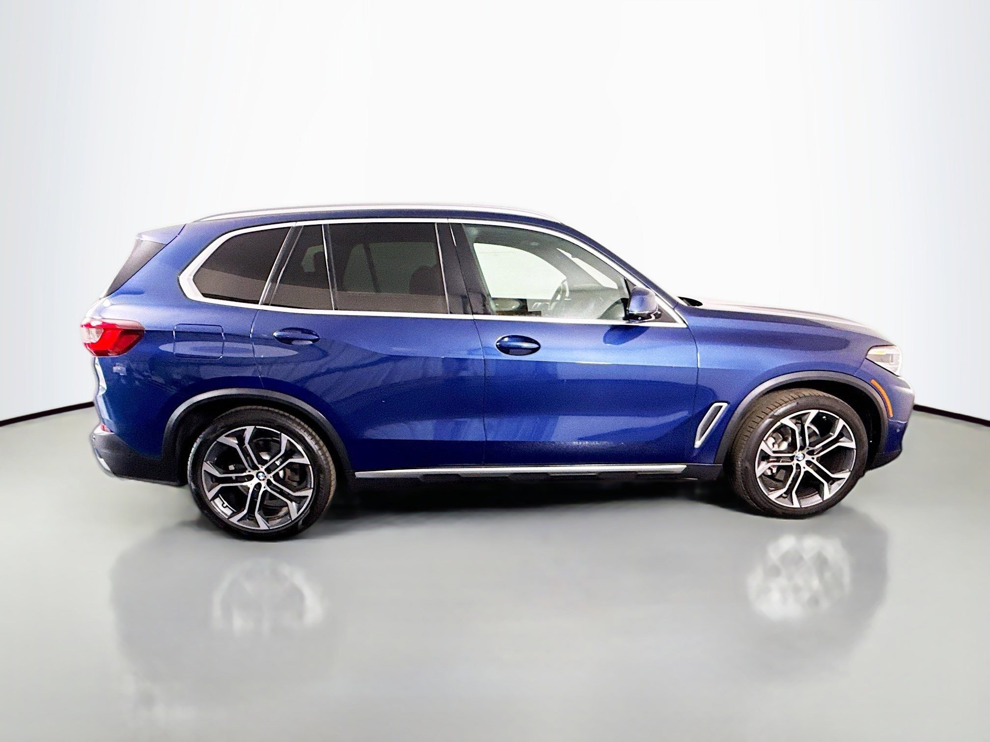 Used 2022 BMW X5 sDrive40i w/ Premium Package image 11