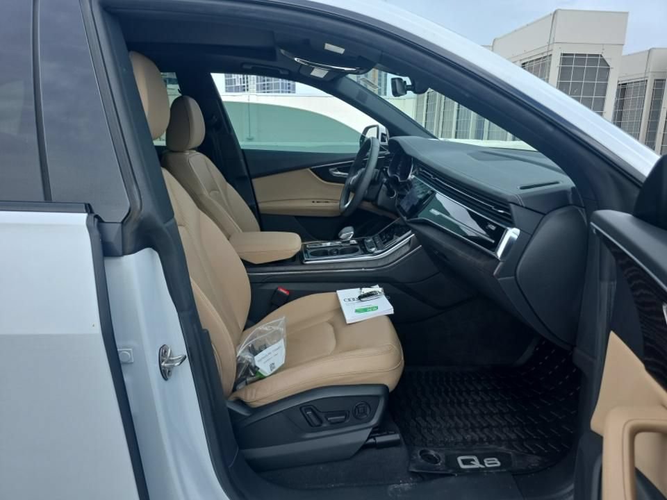 Used 2023 Audi Q8 Premium Plus w/ Premium Plus Package AWD/4WD image 9