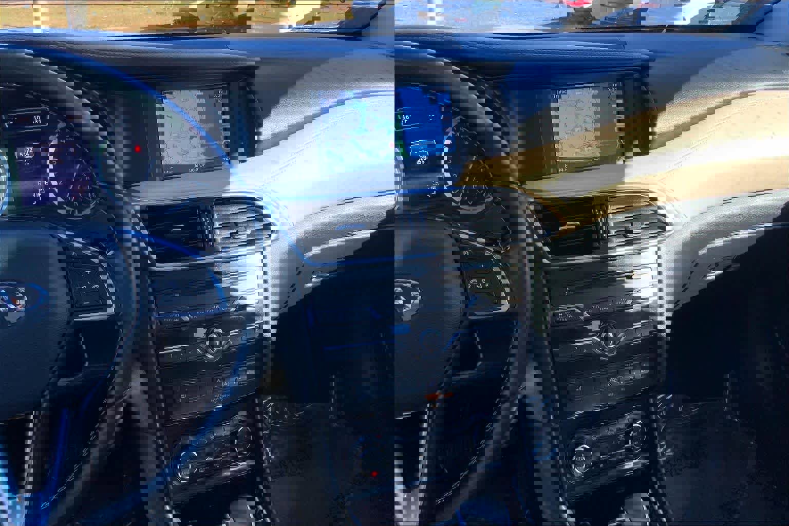 Used 2018 INFINITI QX30 Premium w/ Cargo Package image 6