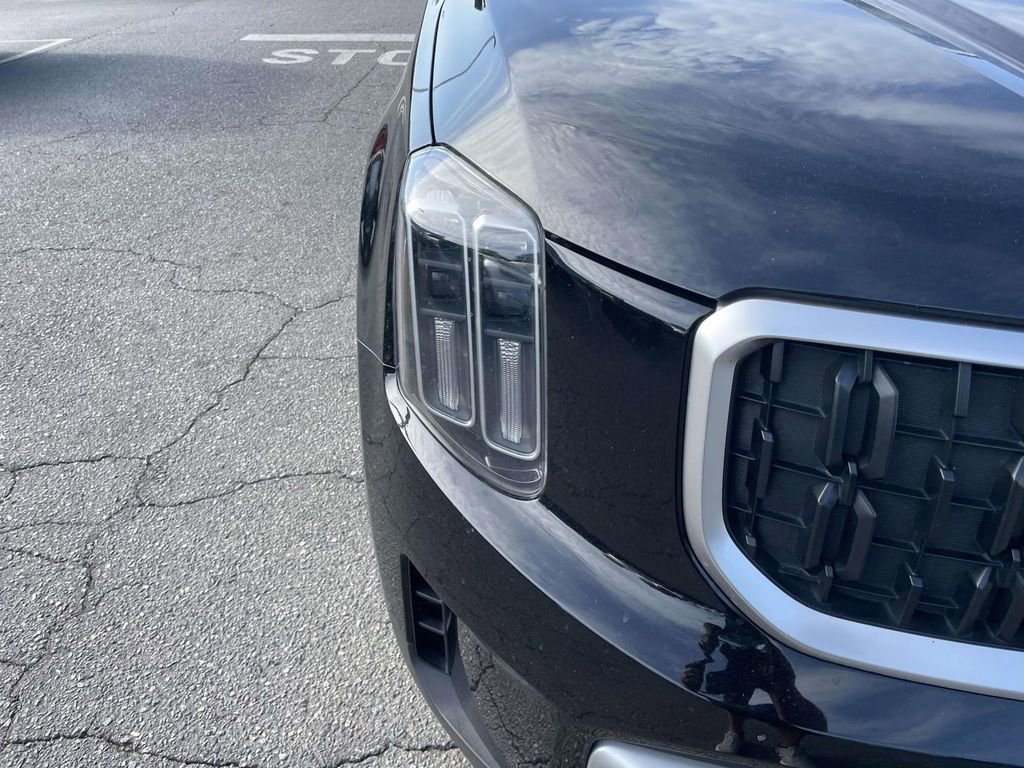 Used 2023 Kia Telluride LX image 16