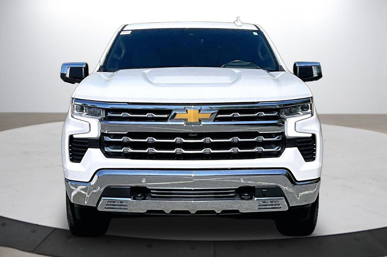 Used 2022 Chevrolet Silverado 1500 LTZ w/ LTZ Premium Package AWD/4WD image 3