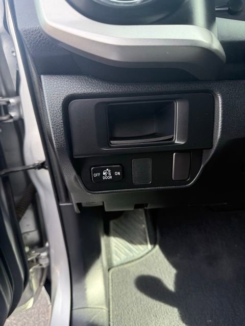 Used 2017 Toyota Tacoma SR5 image 18