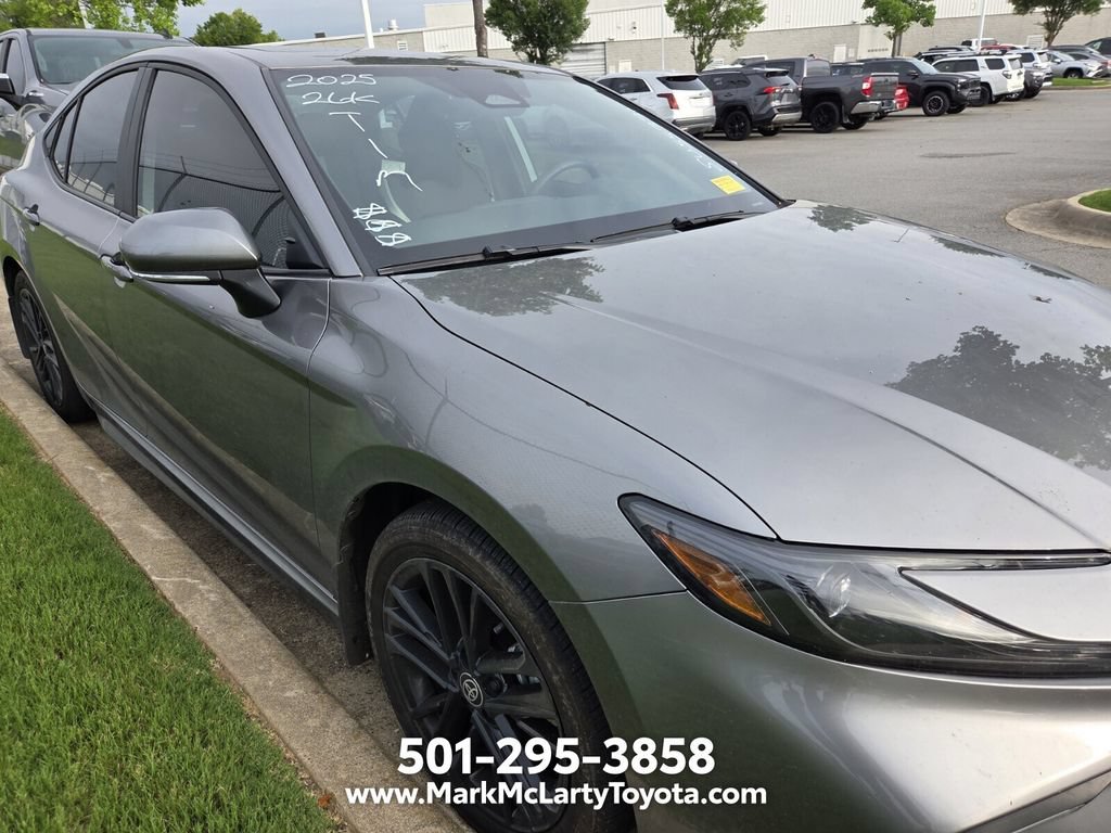 Used 2025 Toyota Camry SE w/ Convenience Package FWD image 4